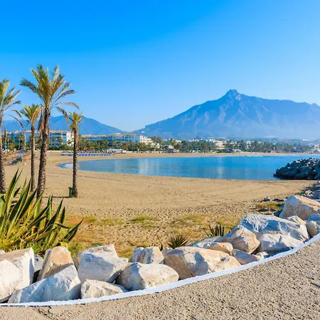 Modern Coastal Near Puerto Banus Apartment *