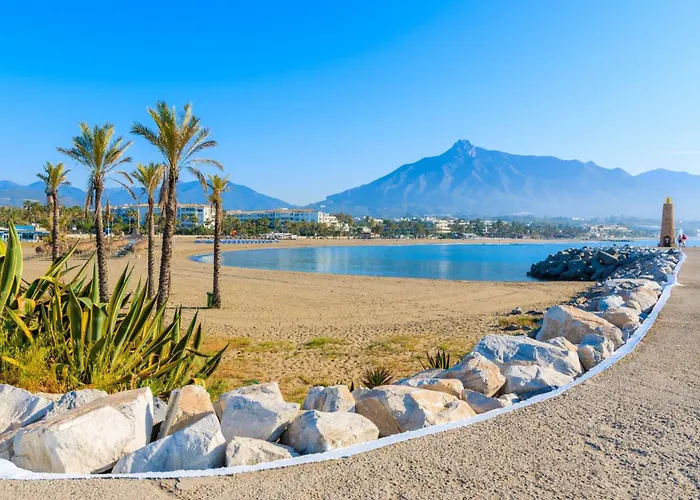 Modern Coastal Near Puerto Banus Apartment *