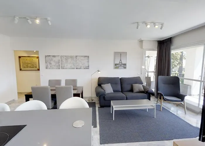 Modern Coastal Near Puerto Banus *