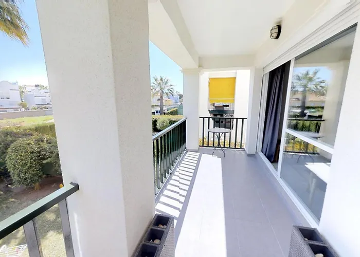 Modern Coastal Near Puerto Banus アパート マルベーリャ